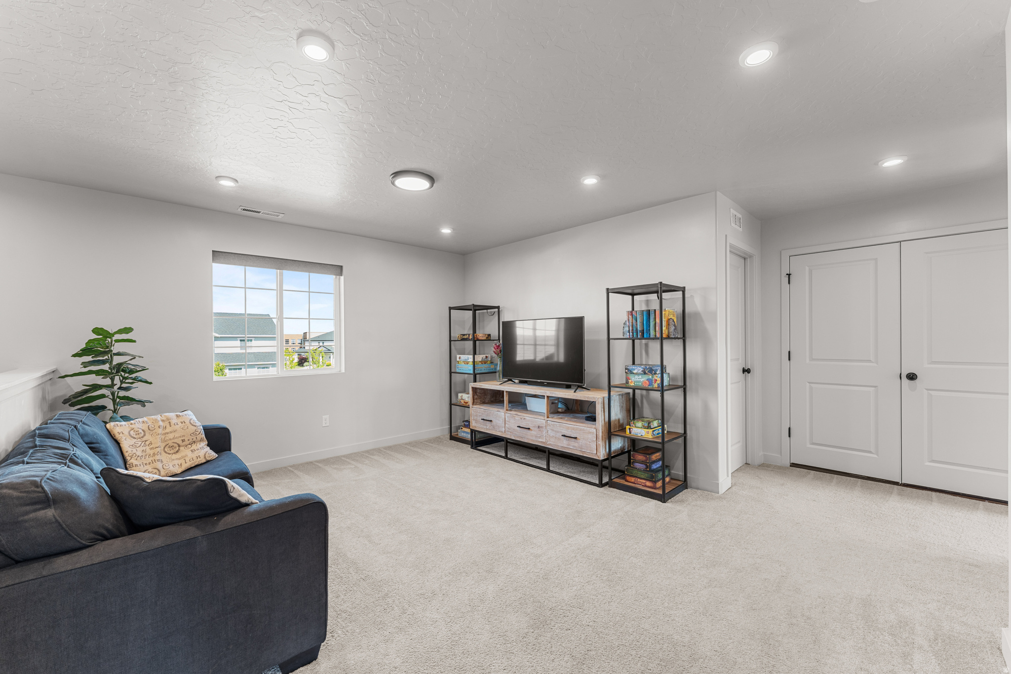 ASHTON - Residential
