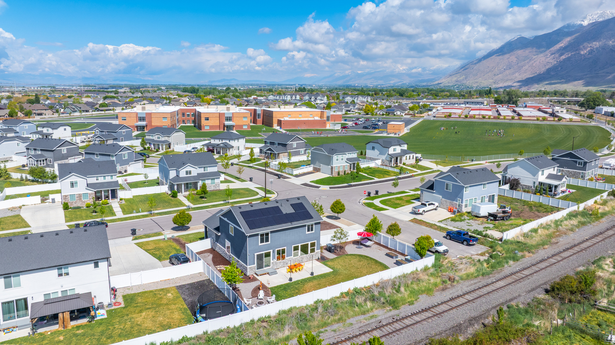 ASHTON - Residential