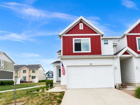 Photo of 94 E ASHGROVE LN, Saratoga Springs, UT 84045 (MLS # 2154939)