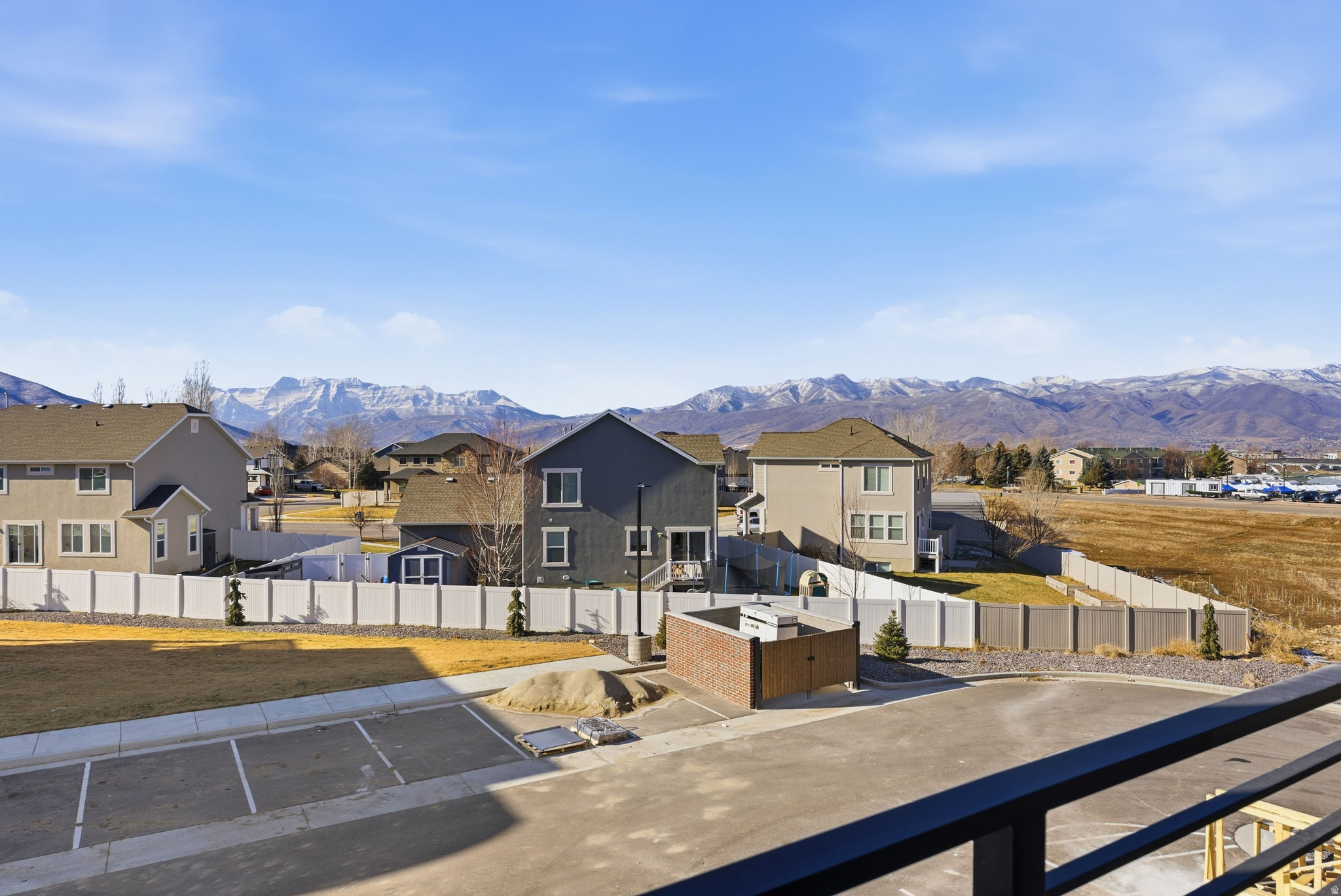 MOUNTAIN VIEW COMMON - Residential