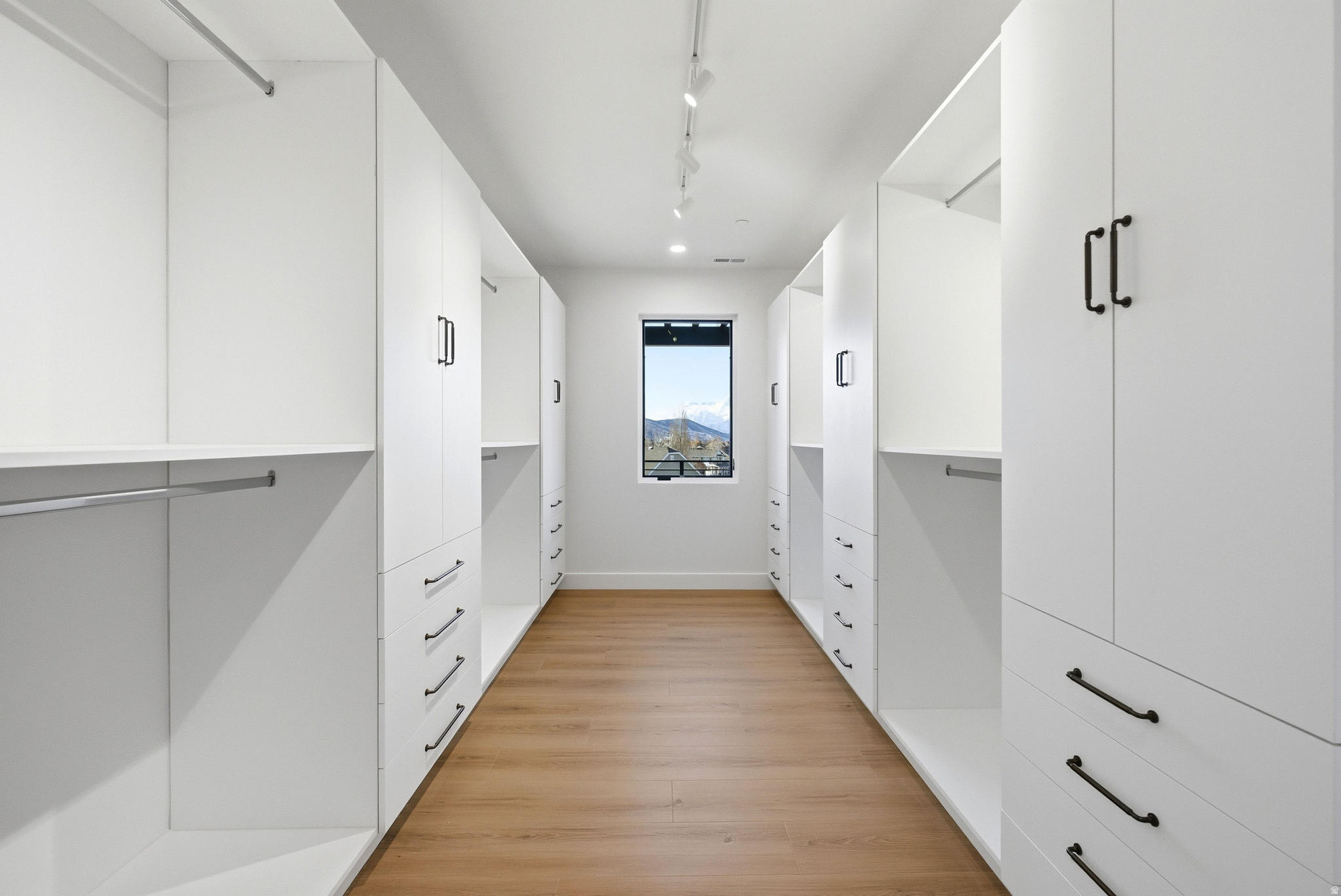 MOUNTAIN VIEW COMMON - Residential