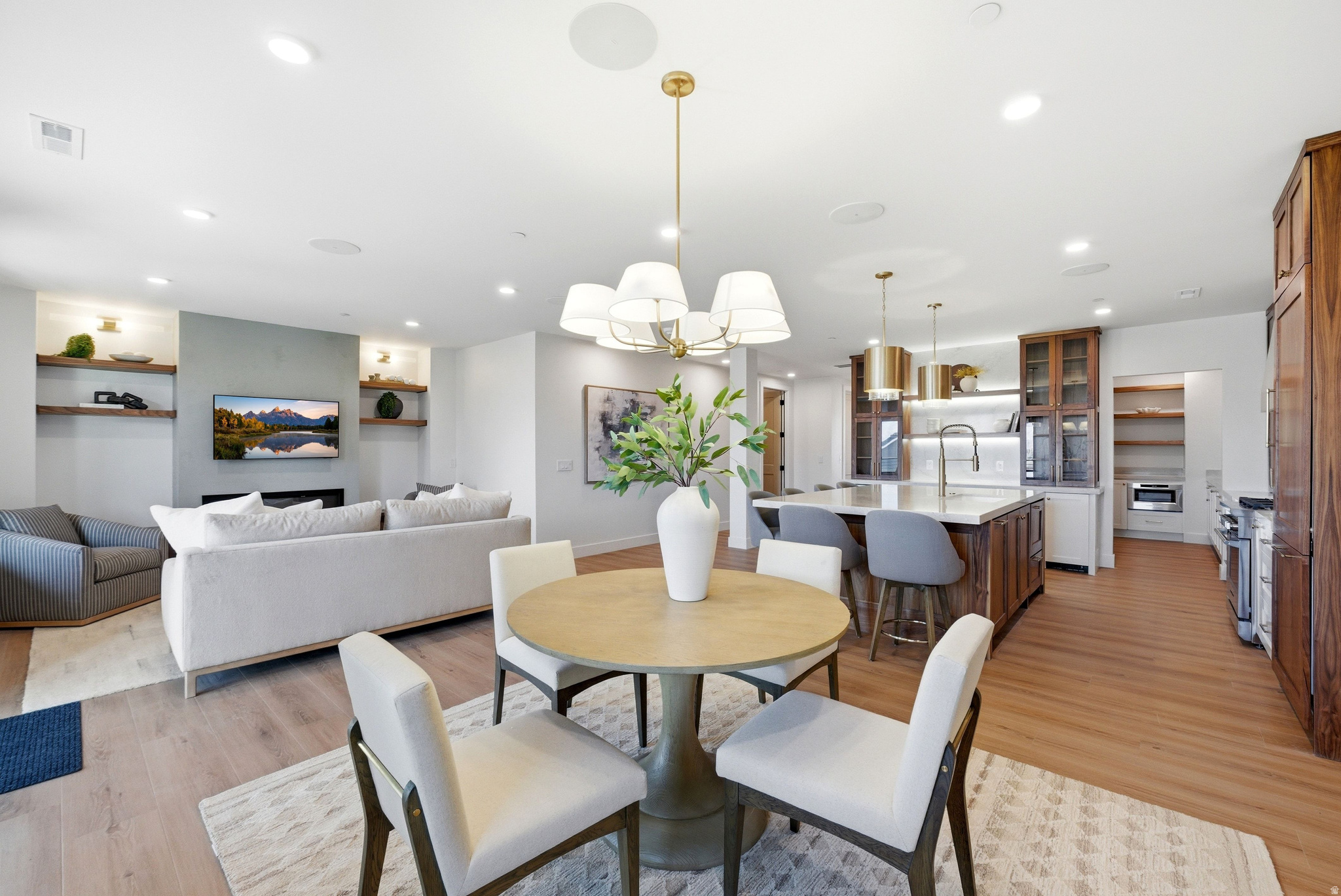 MOUNTAIN VIEW COMMON - Residential