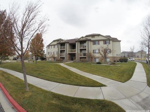 Tiny photo for 8116 N RIDGE LOOP WEST W #8, Eagle Mountain, UT 84005 (MLS # 2153771)