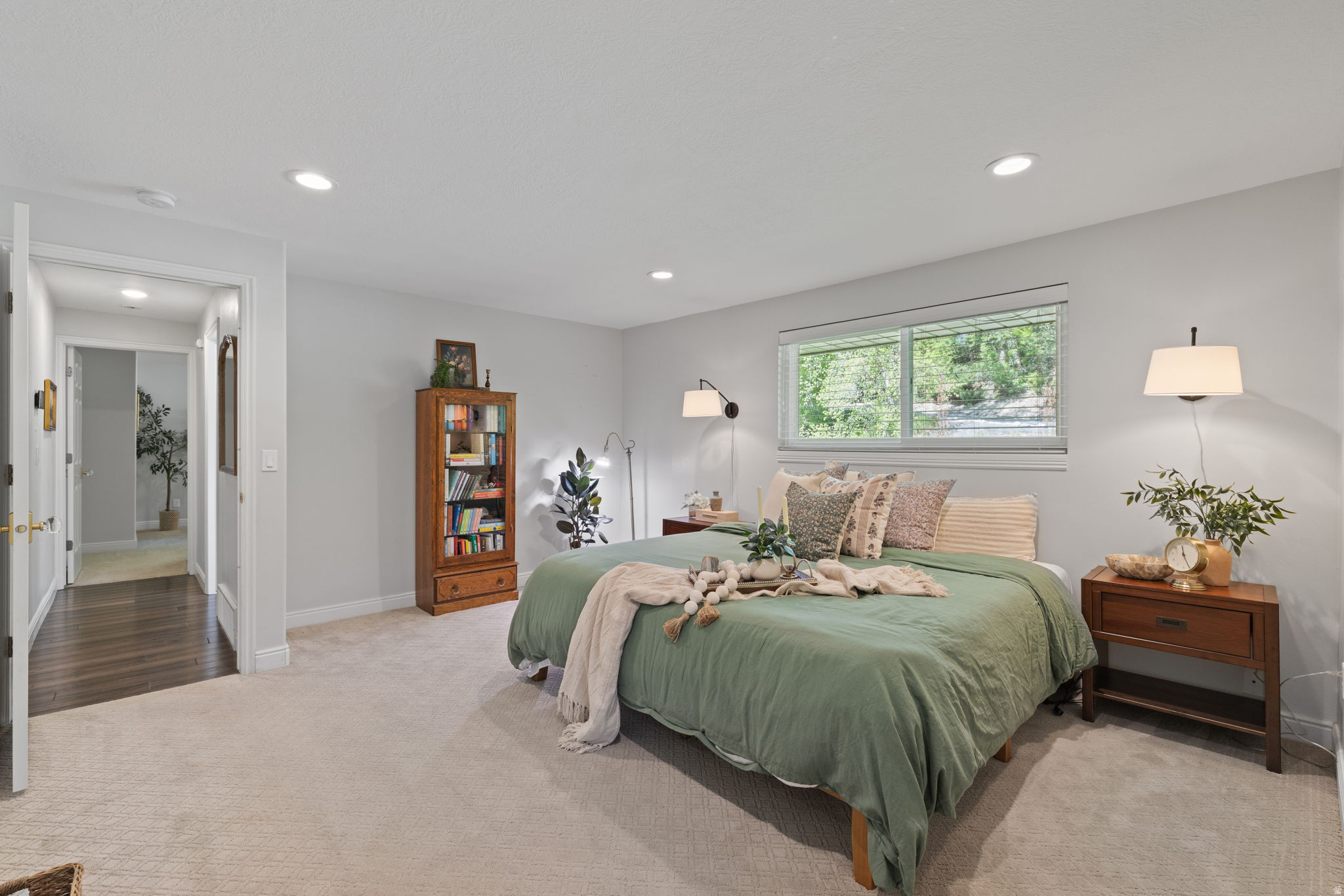 HIDDEN OAKS - Residential