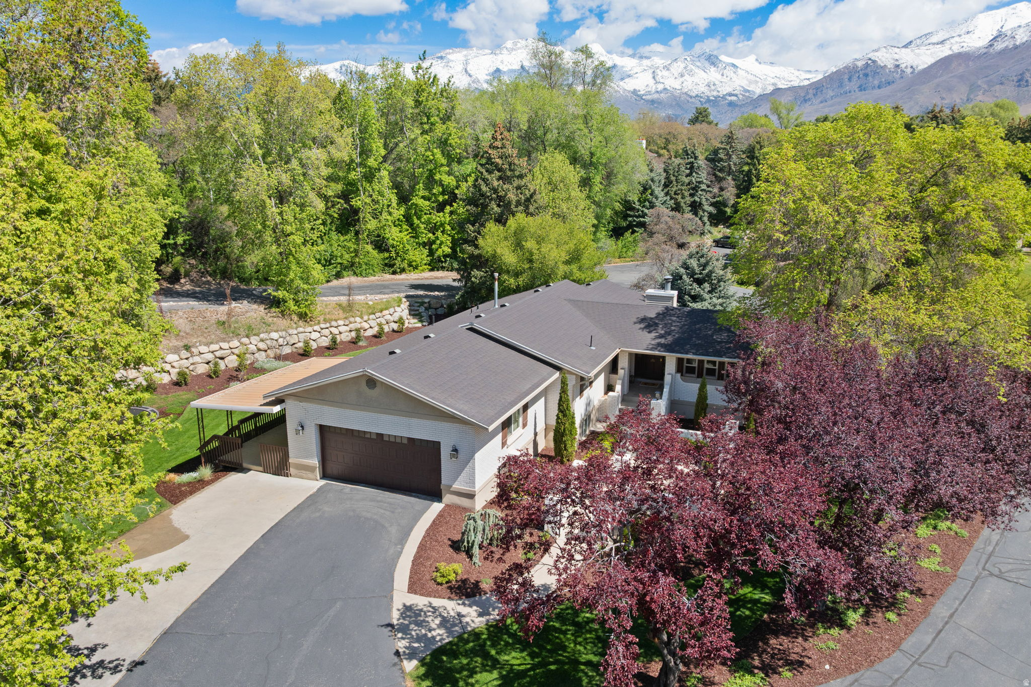 HIDDEN OAKS - Residential