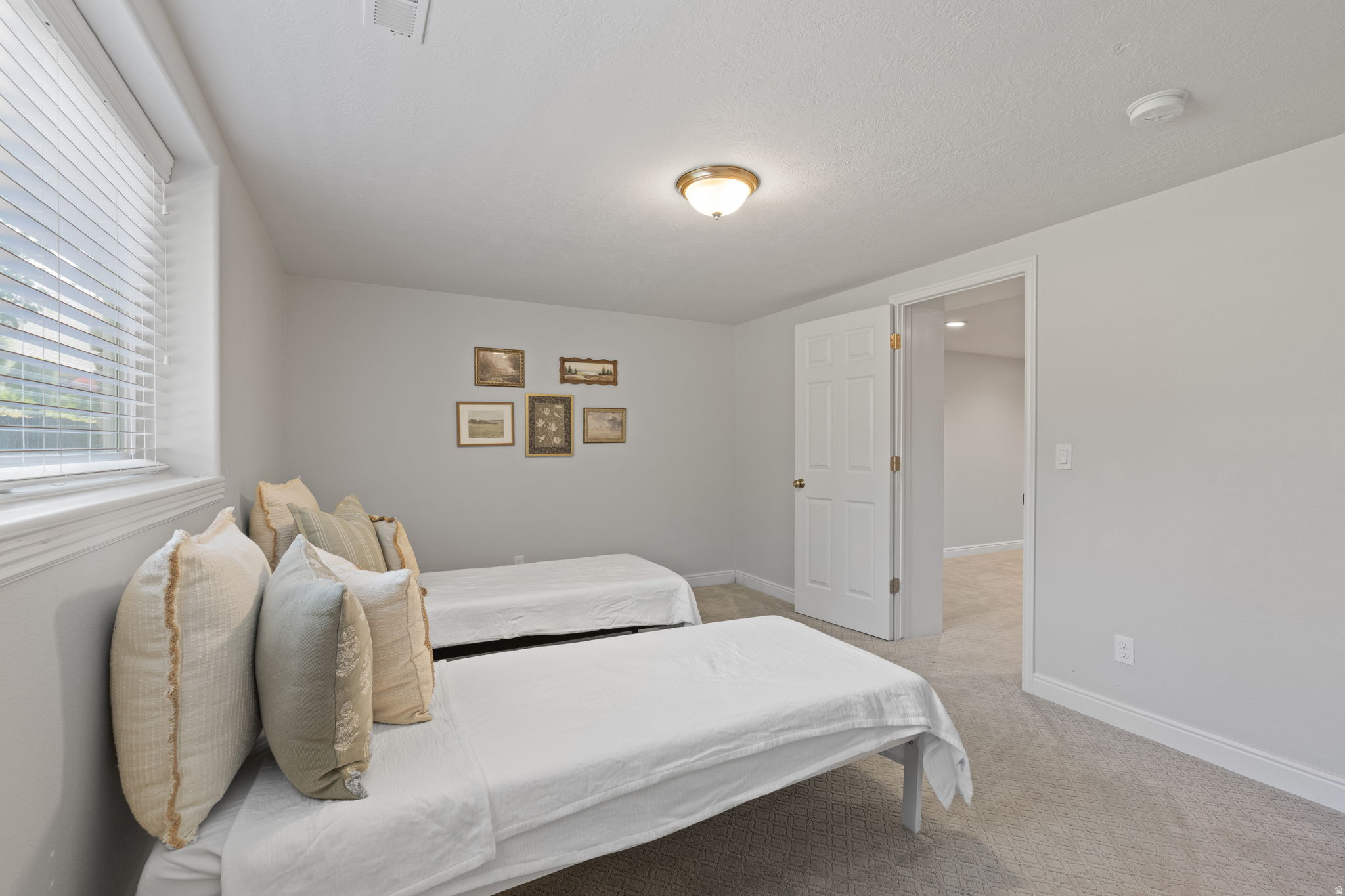 HIDDEN OAKS - Residential