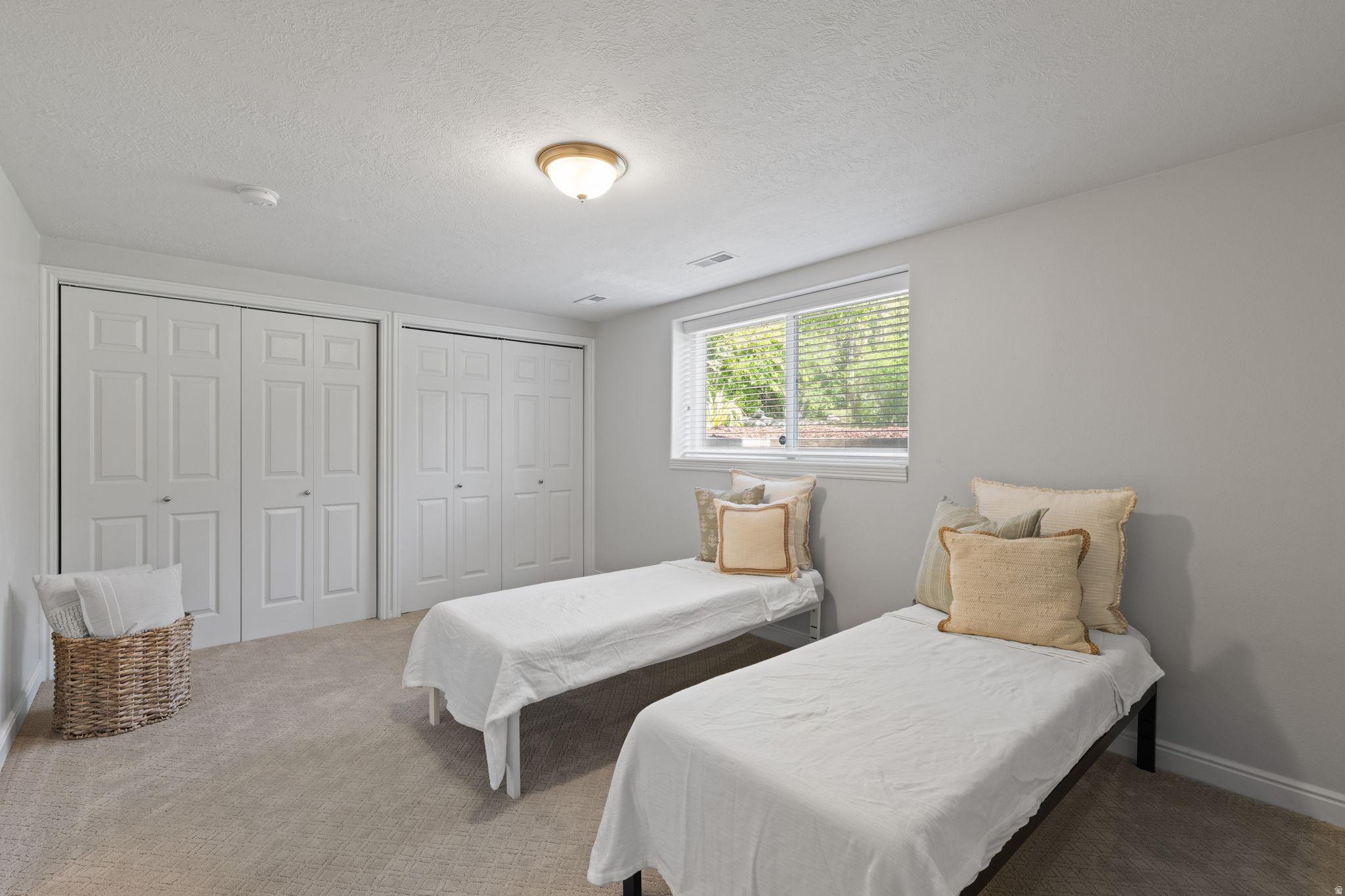 HIDDEN OAKS - Residential