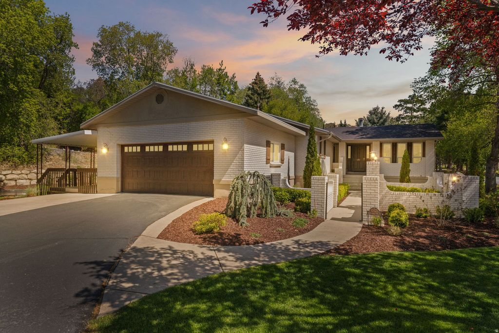 Photo of 10427 N HIDDEN OAK DR, Highland, UT 84003 (MLS # 2155864)