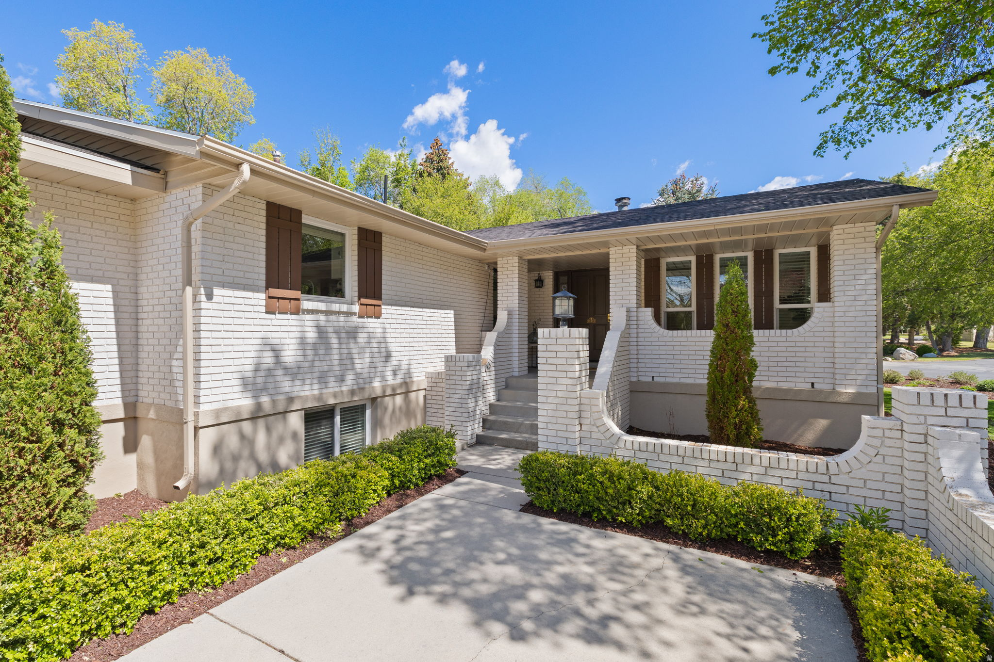 HIDDEN OAKS - Residential
