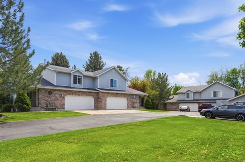 Photo of 400 S MAIN ST, Kaysville, UT 84037 (MLS # 2152375)