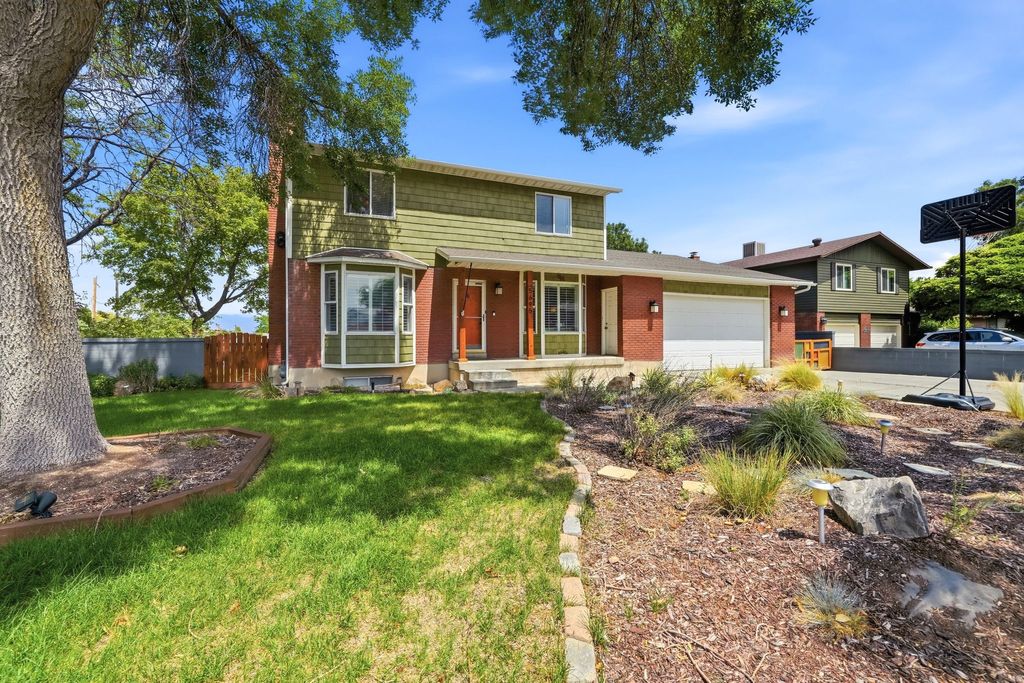 Photo of 5695 S INWOOD DR, Taylorsville, UT 84129 (MLS # 2171928)
