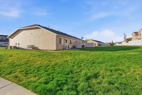 Tiny photo for 419 S 1250 E, Hyrum, UT 84319 (MLS # 2146639)