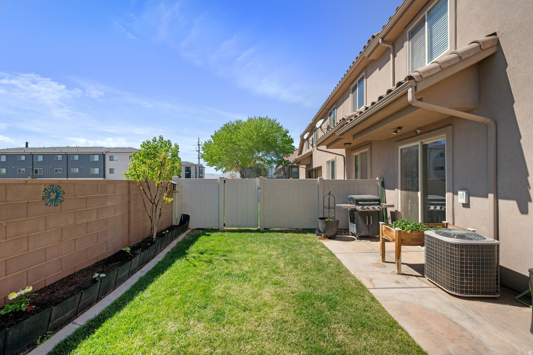 BRISTOL PARK TOWNHOMES PH 2 - Residential