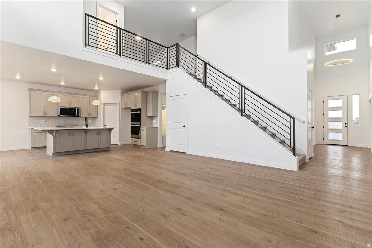 NORTH LAKE MEADOWS - Residential