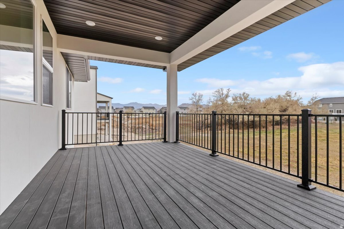 NORTH LAKE MEADOWS - Residential