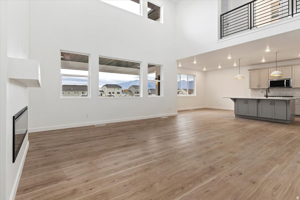 NORTH LAKE MEADOWS - Residential