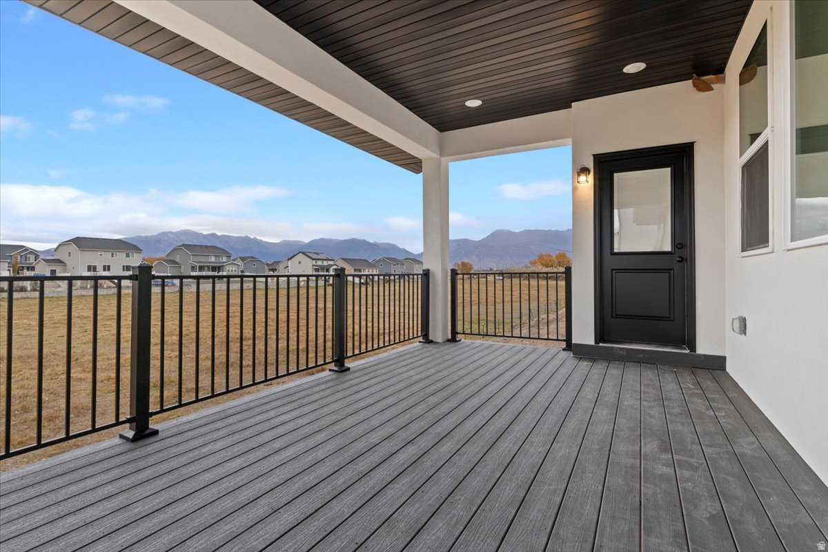 NORTH LAKE MEADOWS - Residential