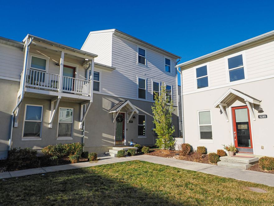 Tastefully Decorated, Well-Maintained Townhouse in the Creekside Community at Daybreak.  Tons of Amenities & about a mile from the new Bees Stadium!  This Like-New Townhome features LVP Flooring, Quartz Countertops & Stainless Steel Appliances!  Located on the end of the building, there are tons of windows and natural light.  There's a private patio area & a deck off the kitchen.  Located adjacent to a Community Park, which offers convenience for your children and/or your pets.  Schedule your private showing today!