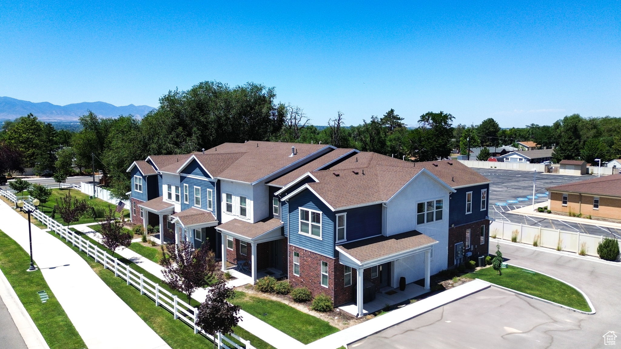 THE ROW AT 90 TH - Residential