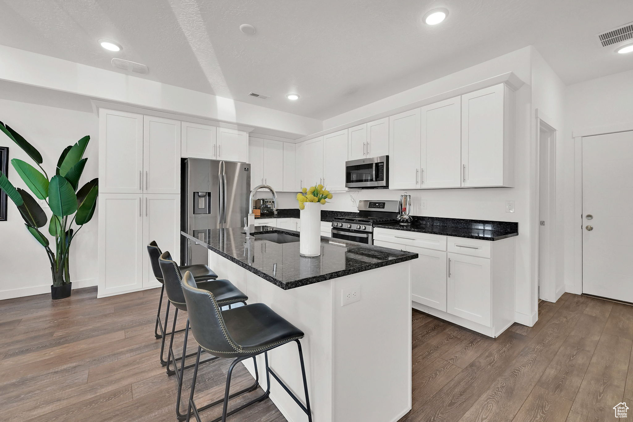 THE ROW AT 90 TH - Residential