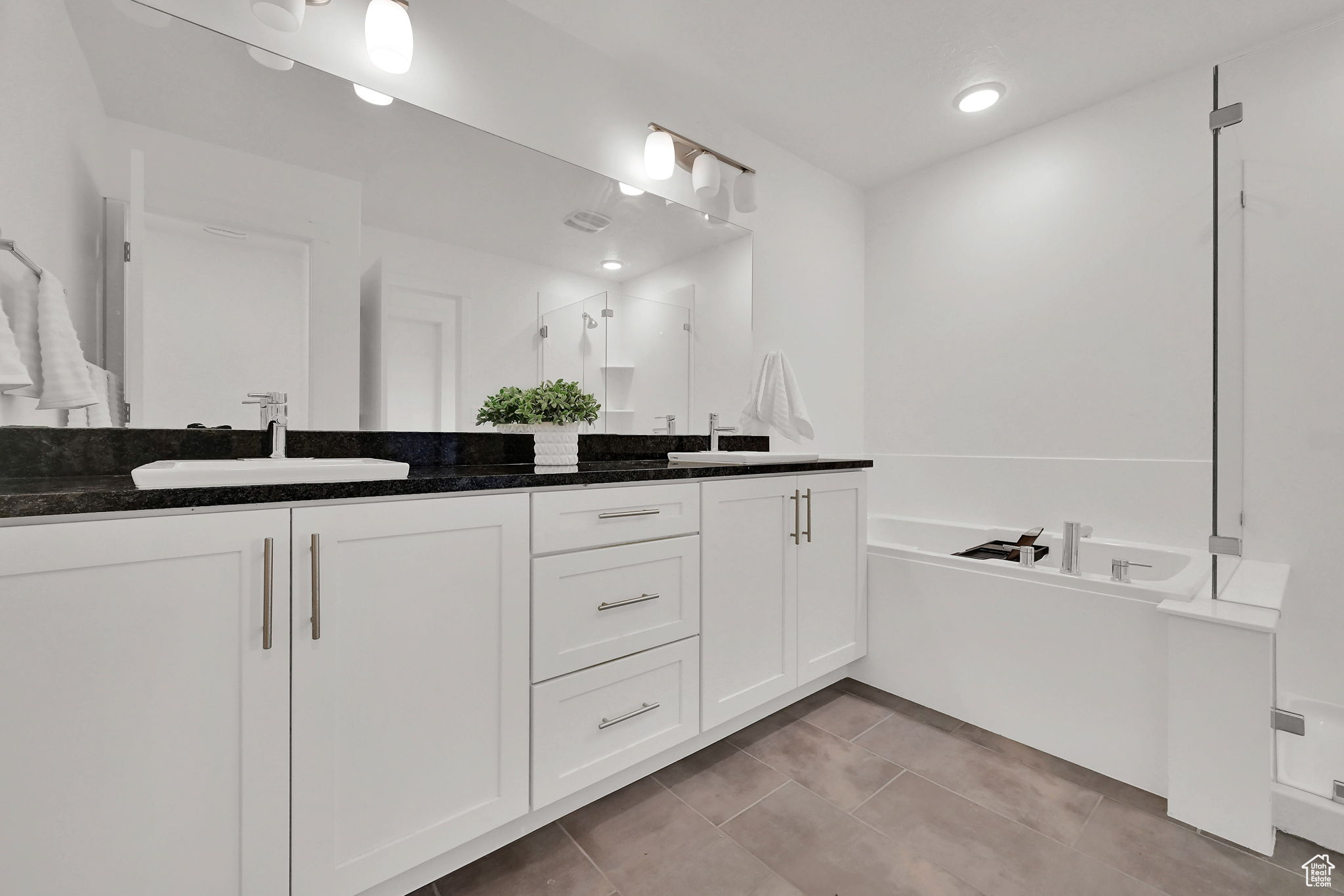 THE ROW AT 90 TH - Residential