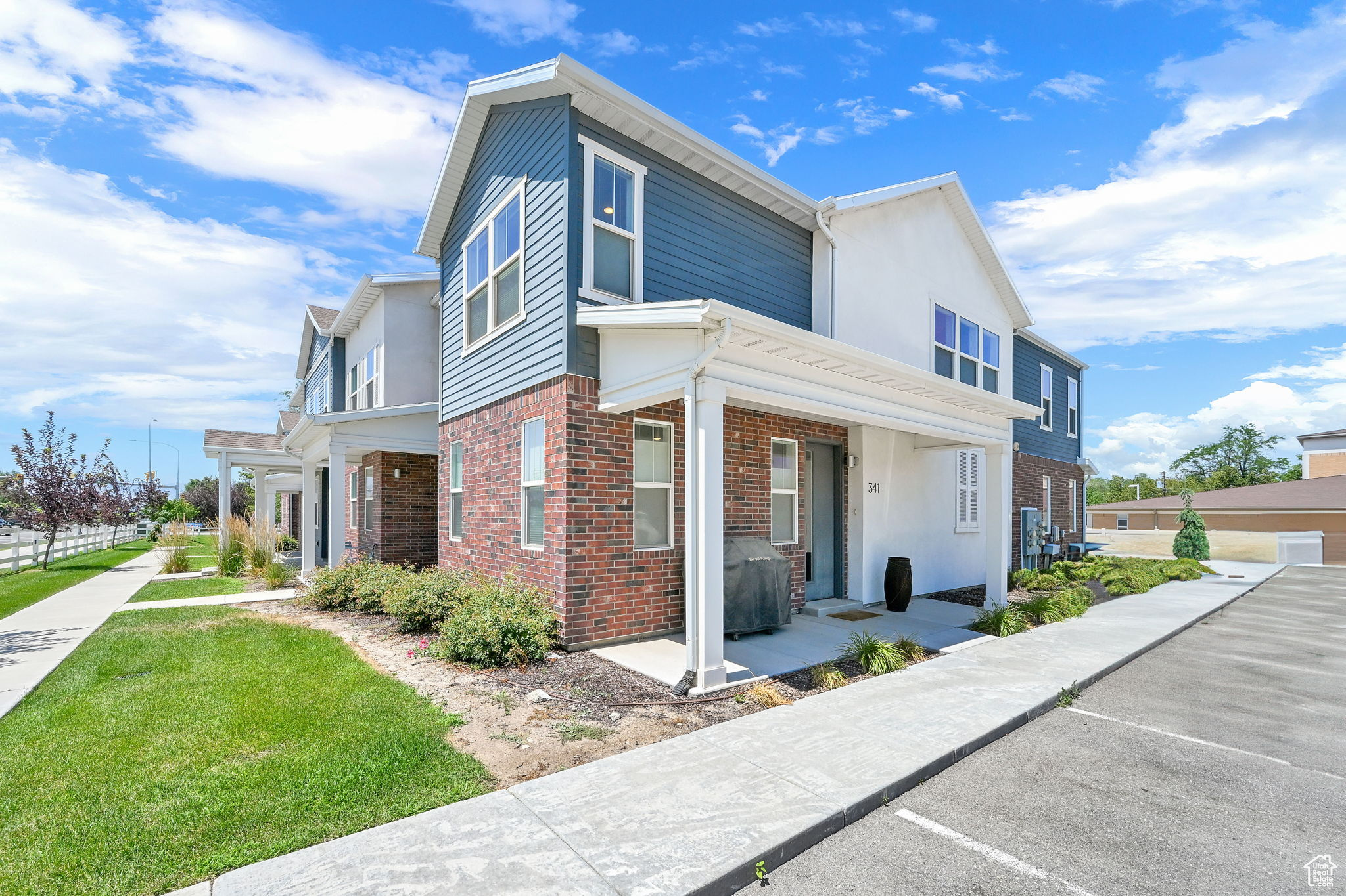 THE ROW AT 90 TH - Residential