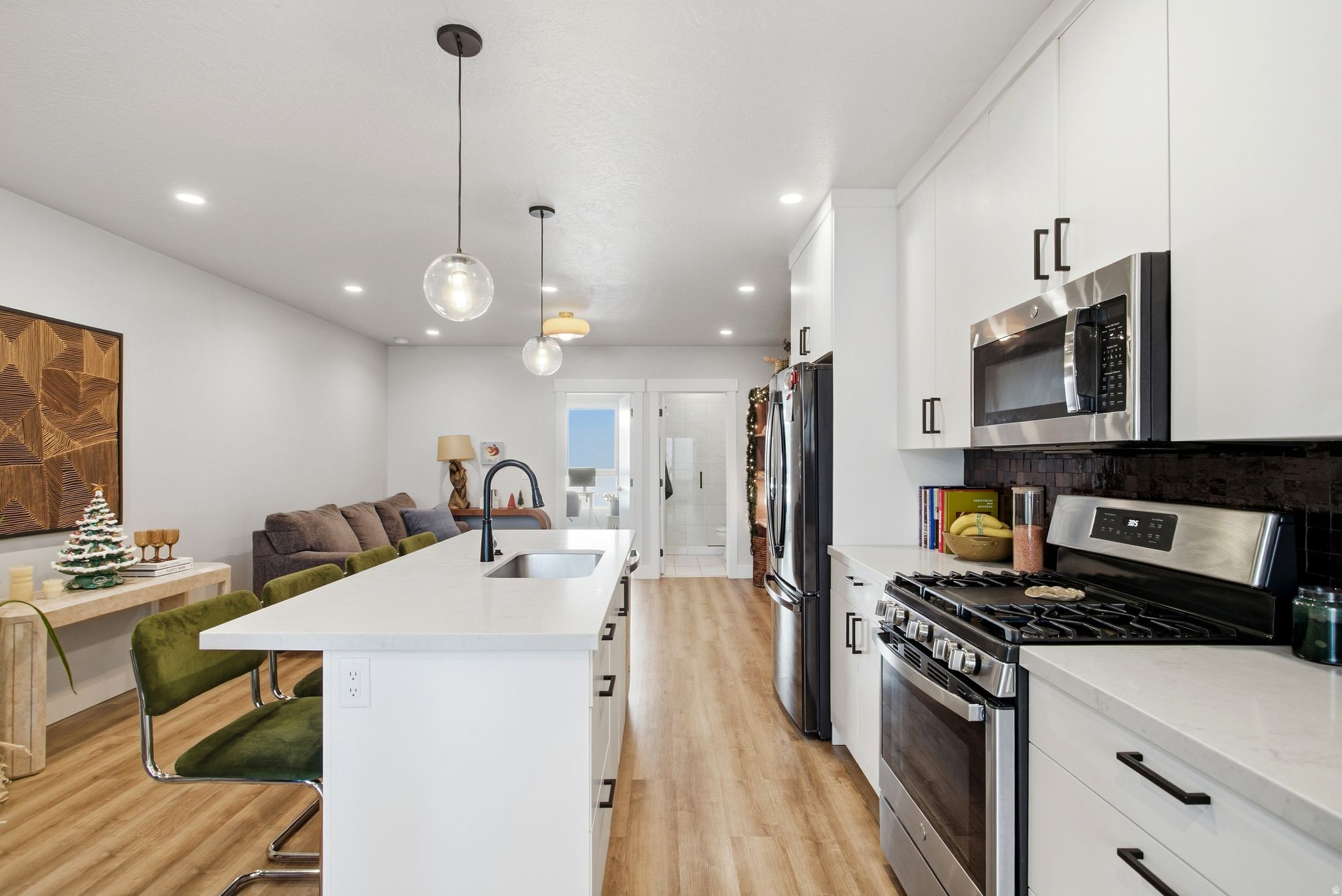 TWENTY ONE LOFTS - Residential
