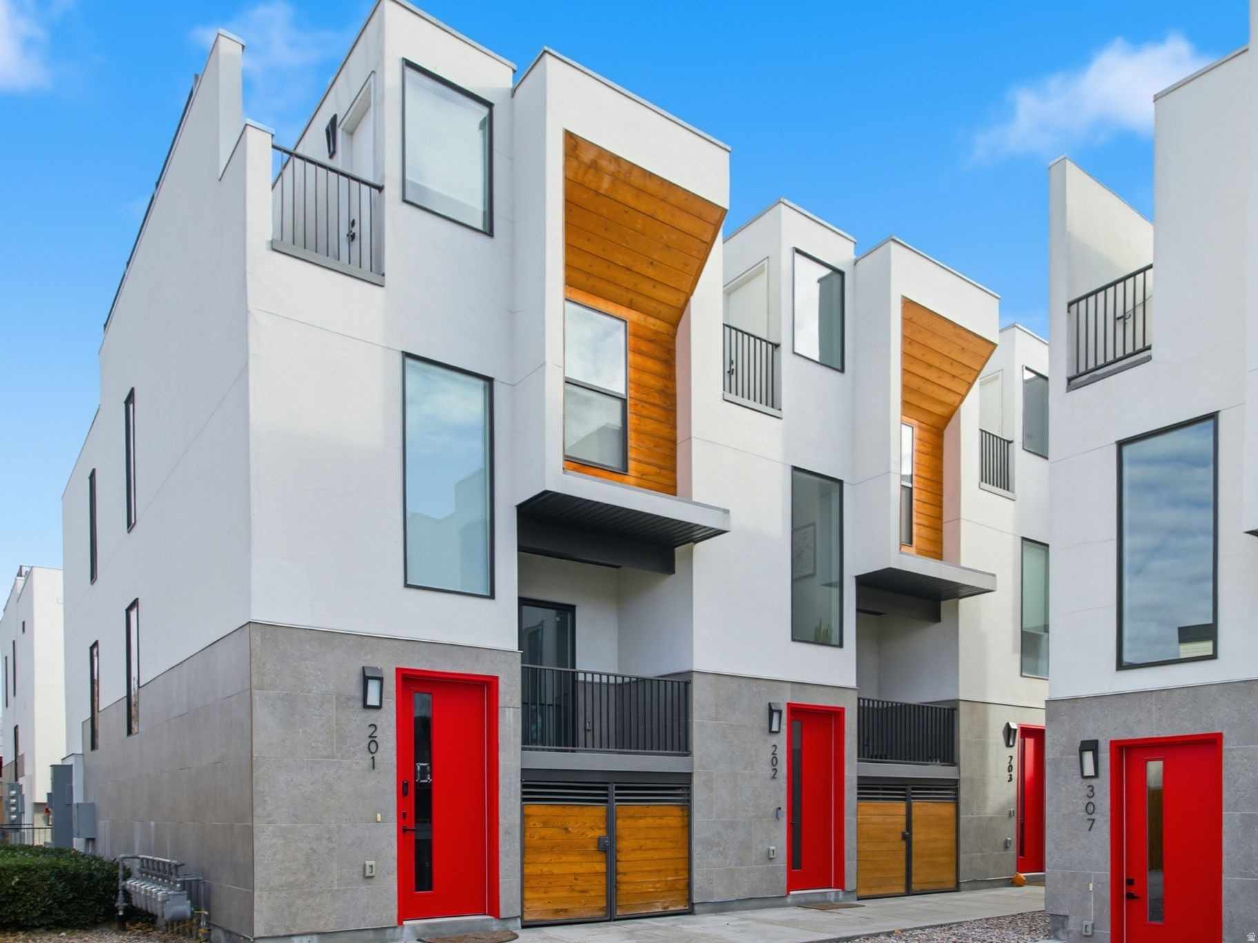 TWENTY ONE LOFTS - Residential