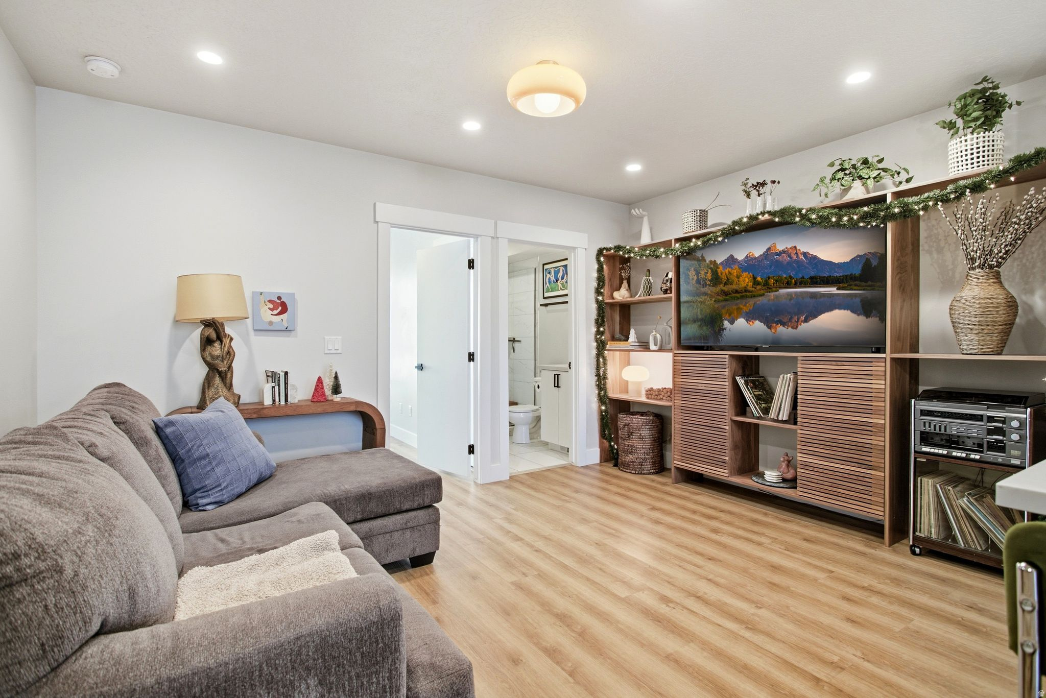 TWENTY ONE LOFTS - Residential