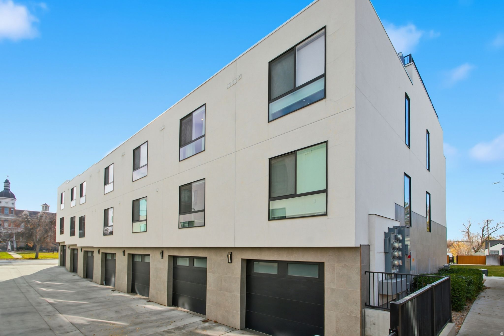 TWENTY ONE LOFTS - Residential