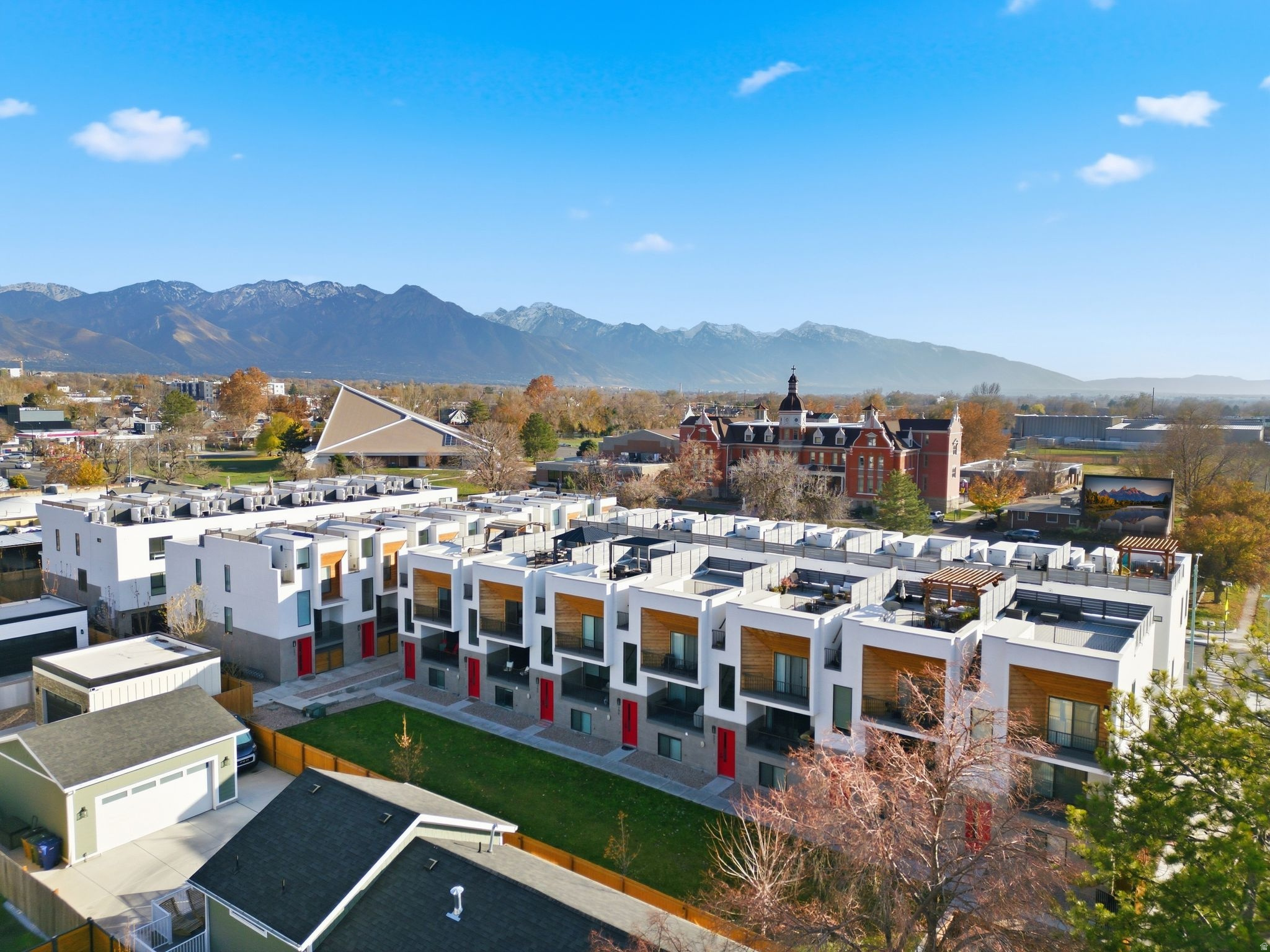 TWENTY ONE LOFTS - Residential