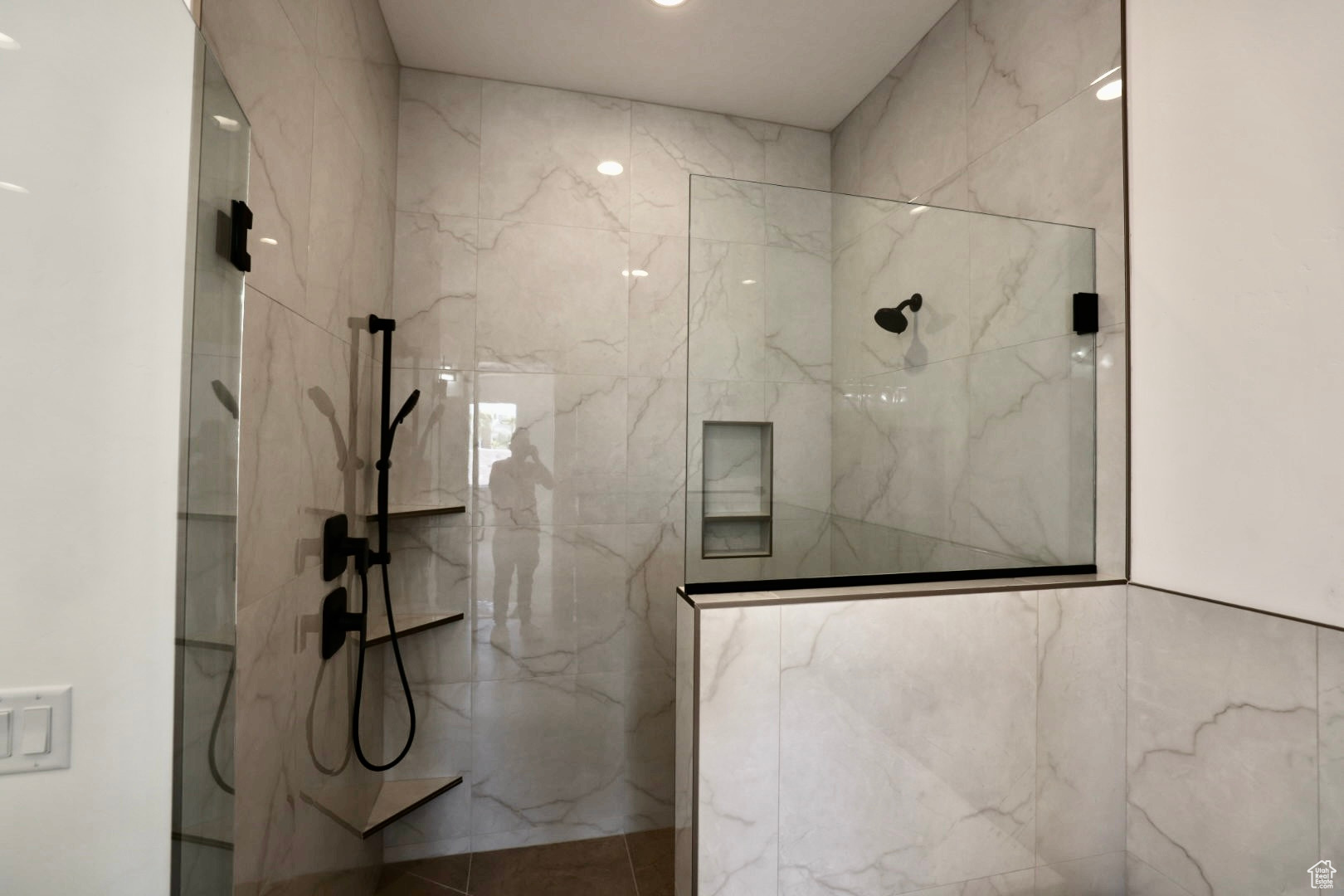 HAWKEYE POINT - Residential