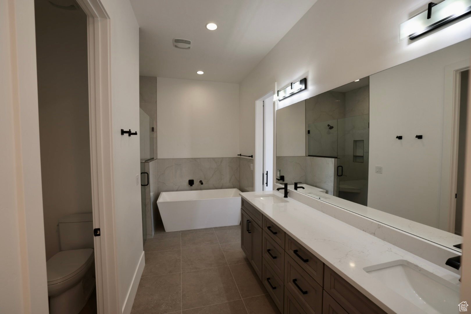 HAWKEYE POINT - Residential