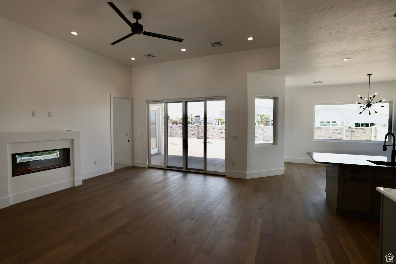 HAWKEYE POINT - Residential