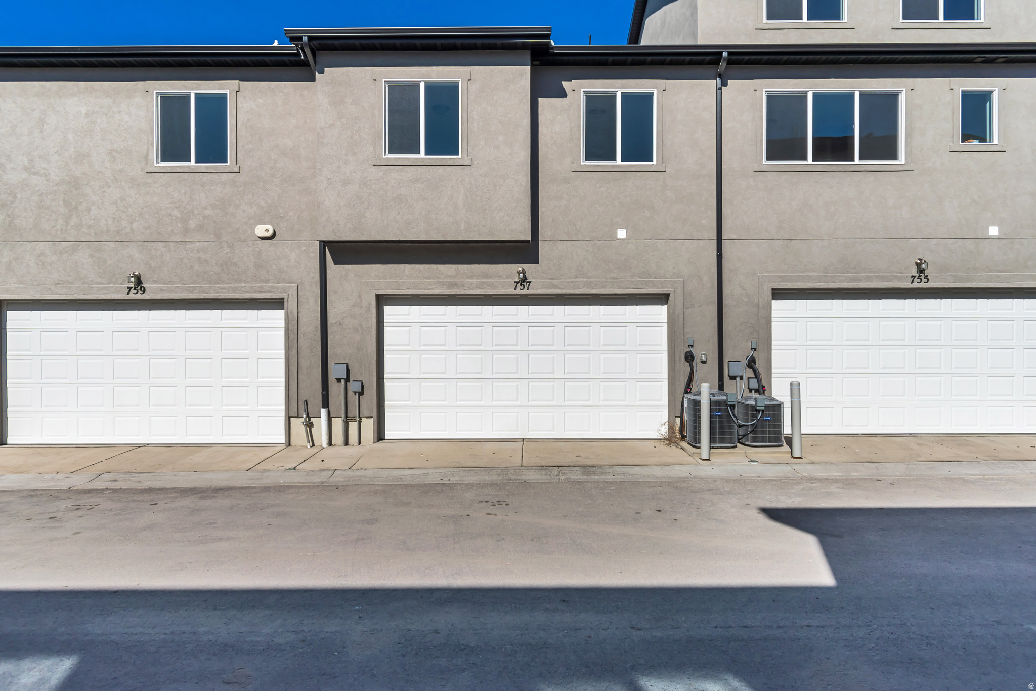 MEADOWBROOK - Residential