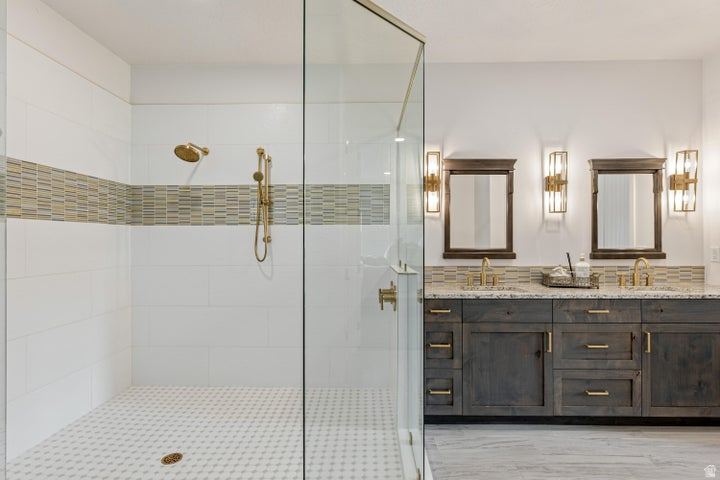 DIAMOND VALLEY ACRES - Residential