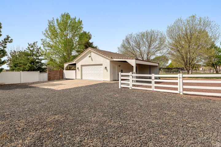 DIAMOND VALLEY ACRES - Residential