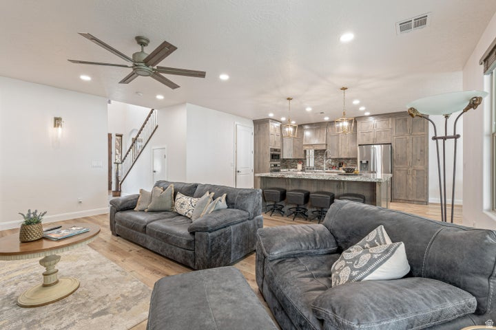 DIAMOND VALLEY ACRES - Residential