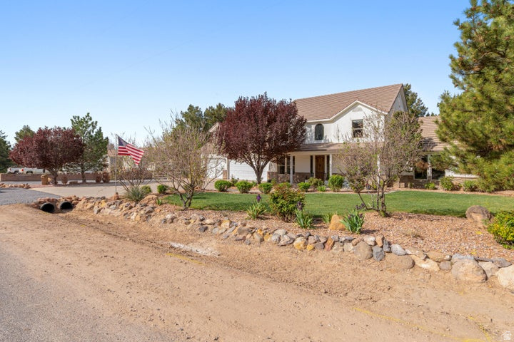 DIAMOND VALLEY ACRES - Residential
