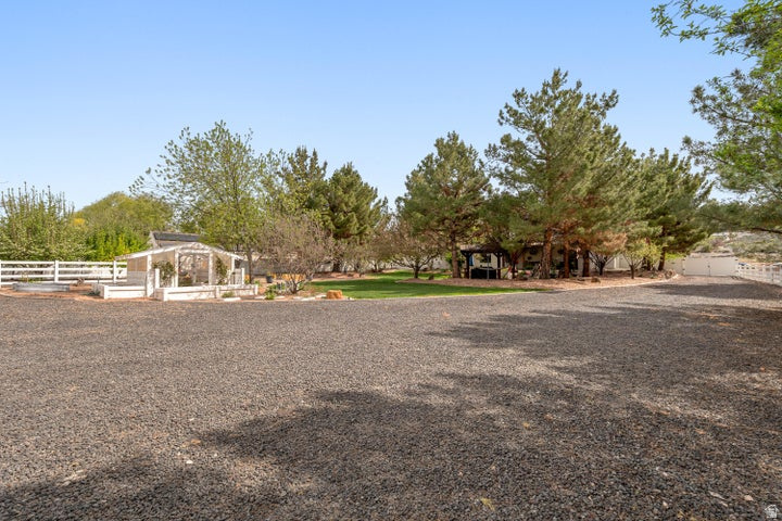 DIAMOND VALLEY ACRES - Residential