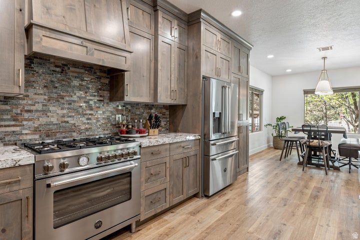 DIAMOND VALLEY ACRES - Residential