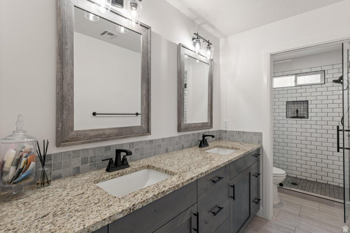 DIAMOND VALLEY ACRES - Residential