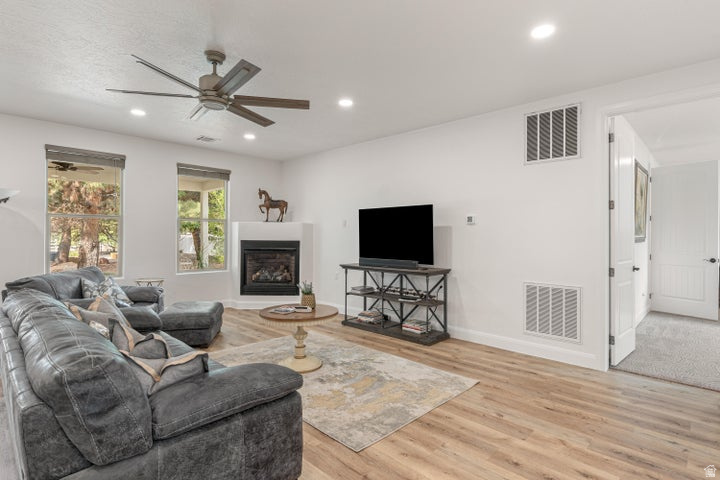 DIAMOND VALLEY ACRES - Residential