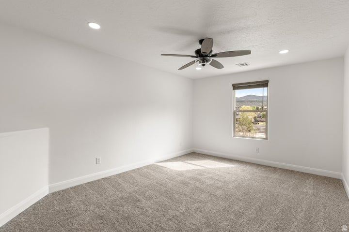 DIAMOND VALLEY ACRES - Residential