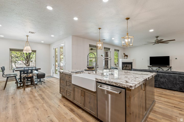 DIAMOND VALLEY ACRES - Residential