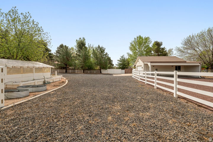 DIAMOND VALLEY ACRES - Residential