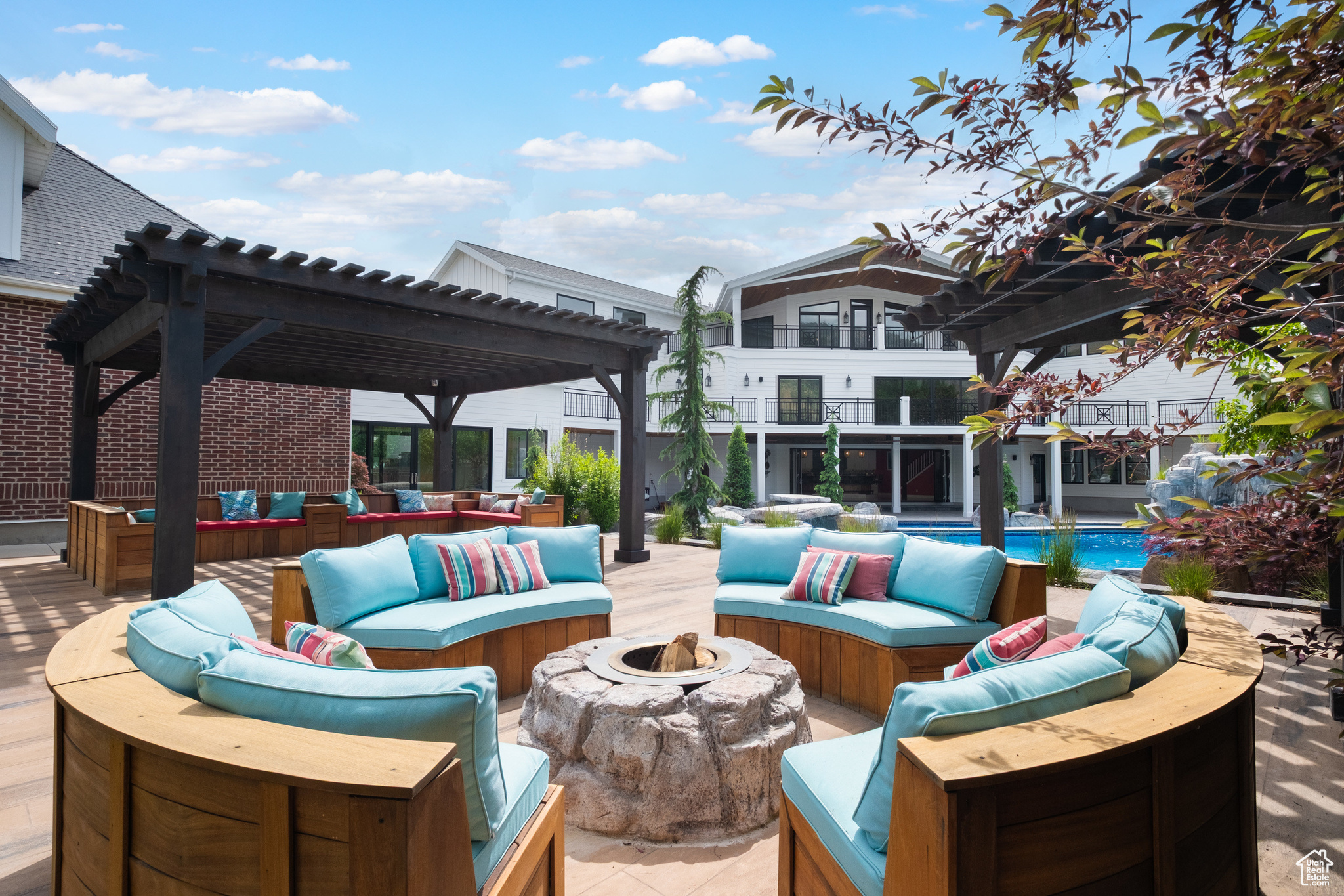 EAST MOUNTAIN ESTATES - Residential