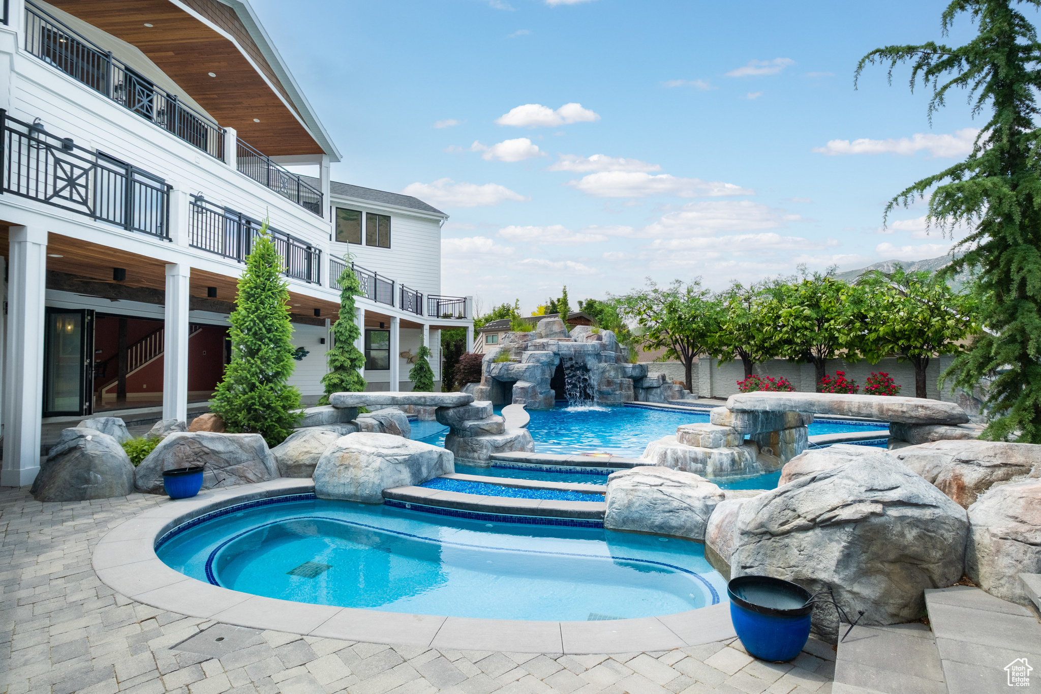 EAST MOUNTAIN ESTATES - Residential