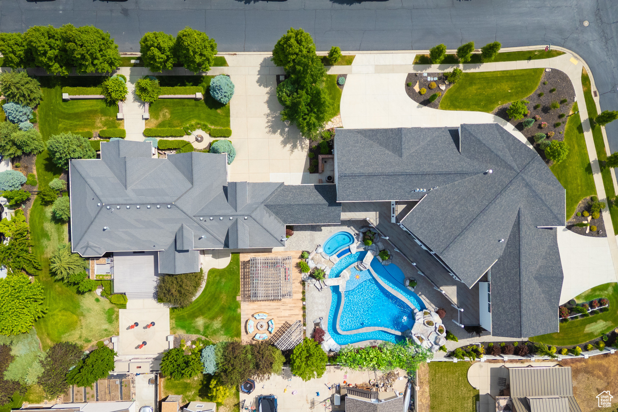 EAST MOUNTAIN ESTATES - Residential