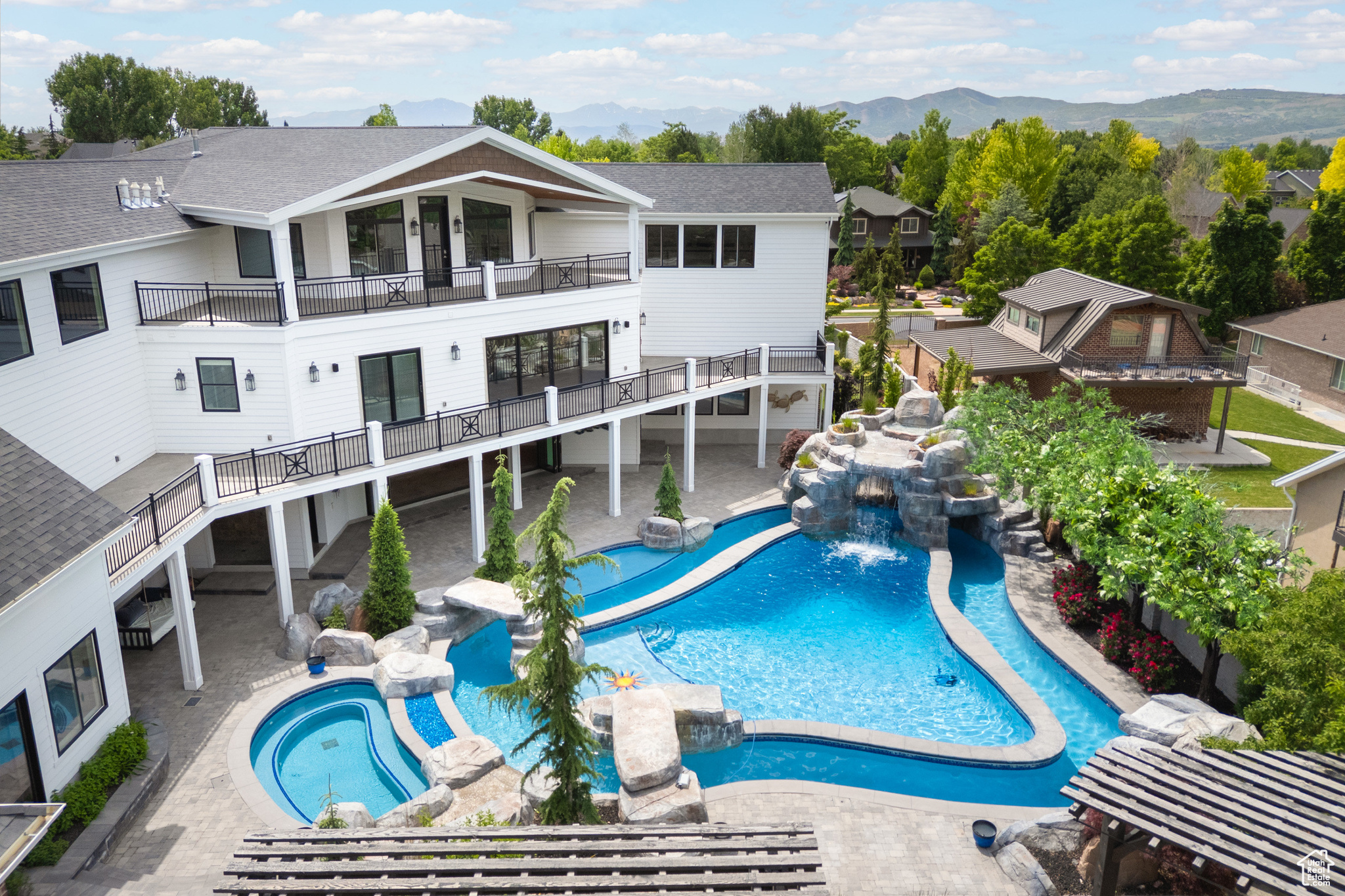 EAST MOUNTAIN ESTATES - Residential